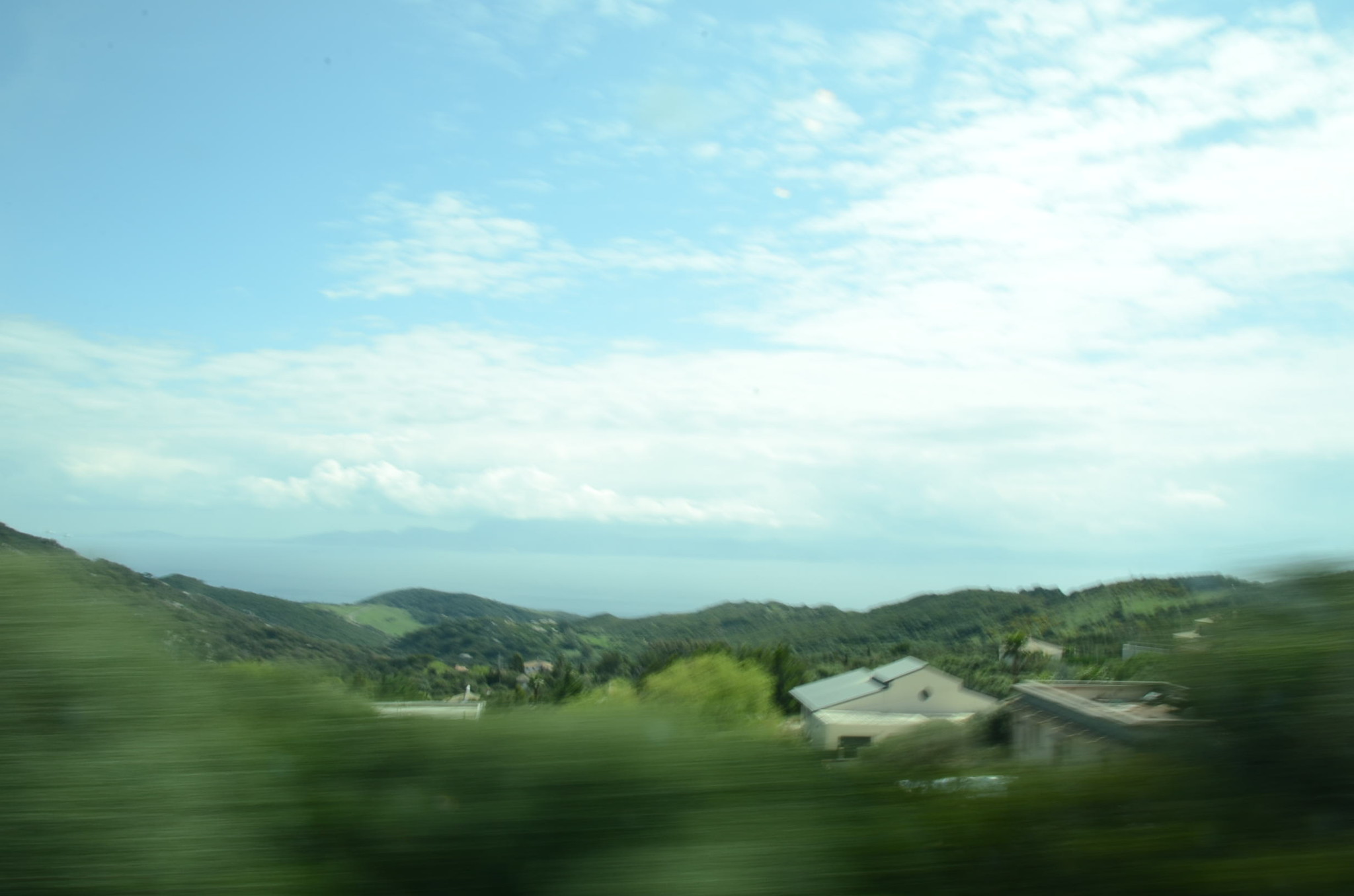 スペインからアフリカ大陸（バスで移動中のため見にくいですが）