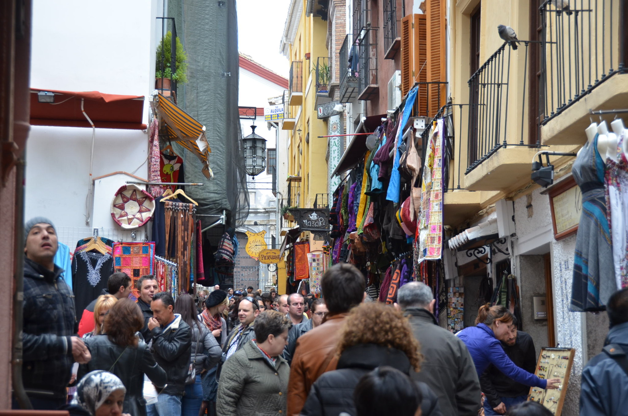 祭りのためすごい賑わい