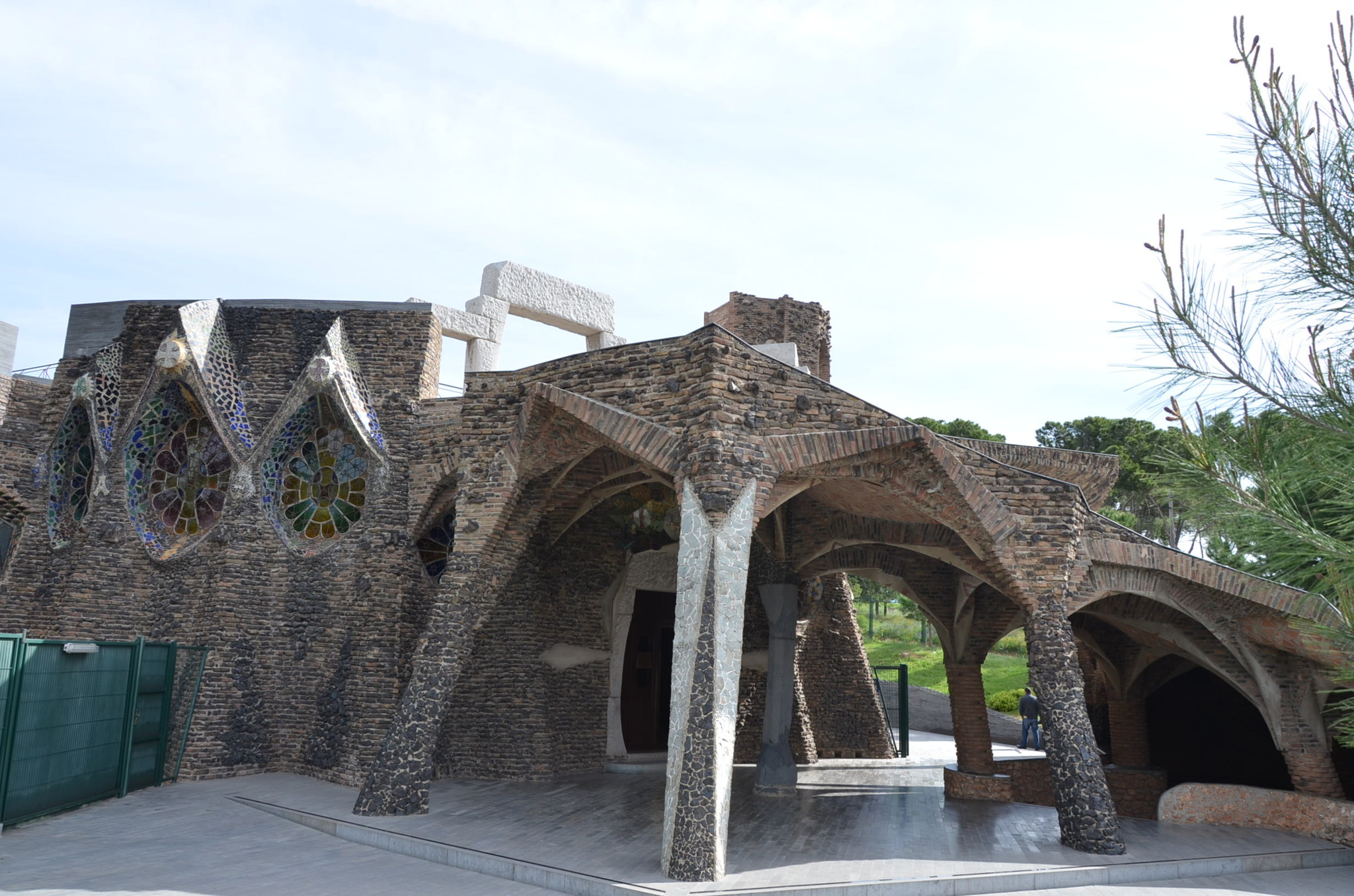 コロニア・グエル教会堂外観