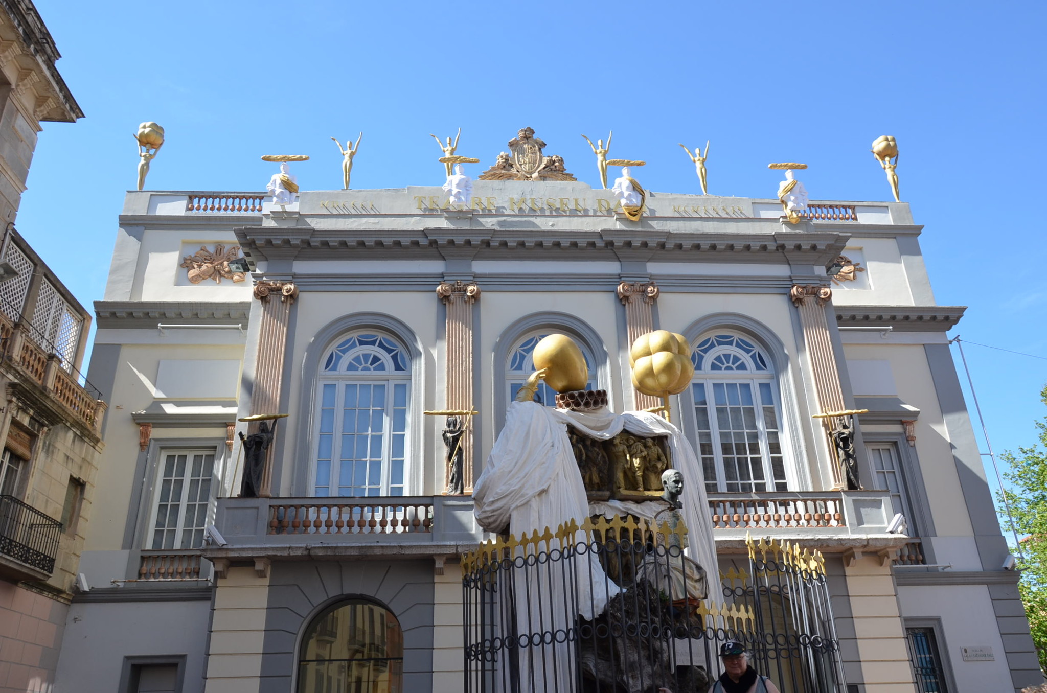 ダリ美術館、入口からして奇抜