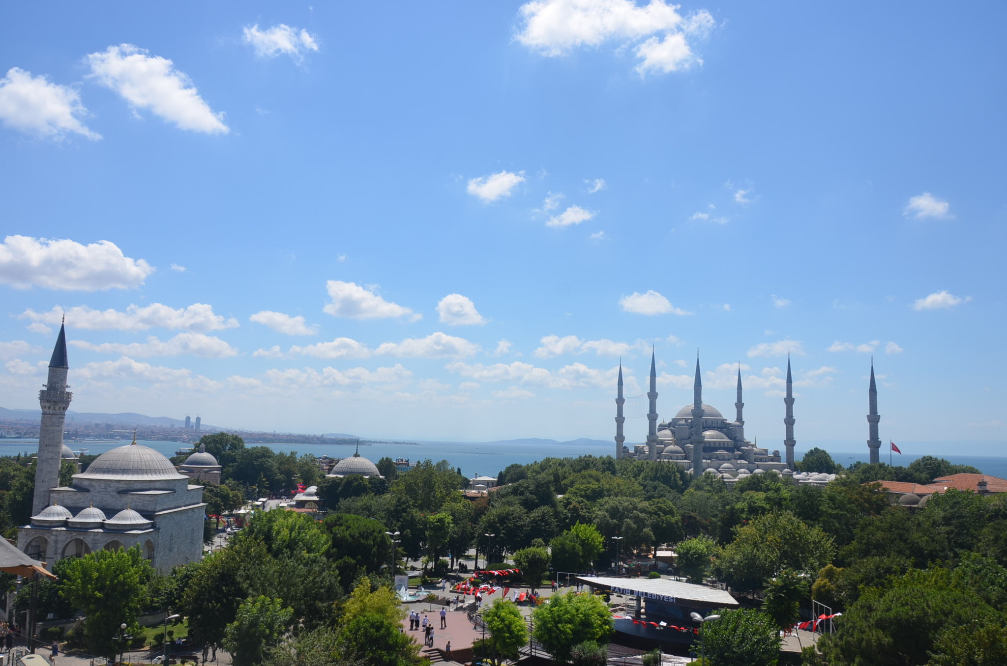 カフェの屋上からブルーモスク