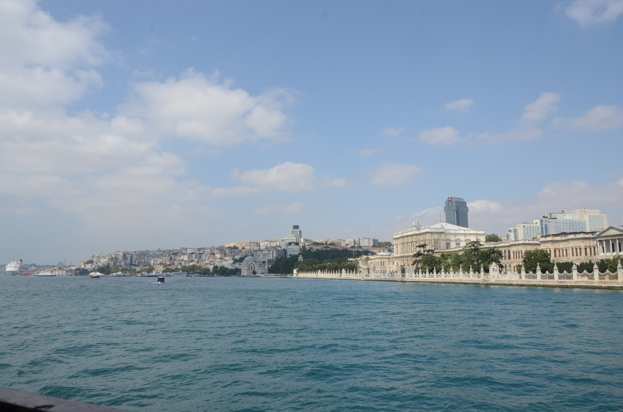 ドルマバフチェ宮殿をクルーズから