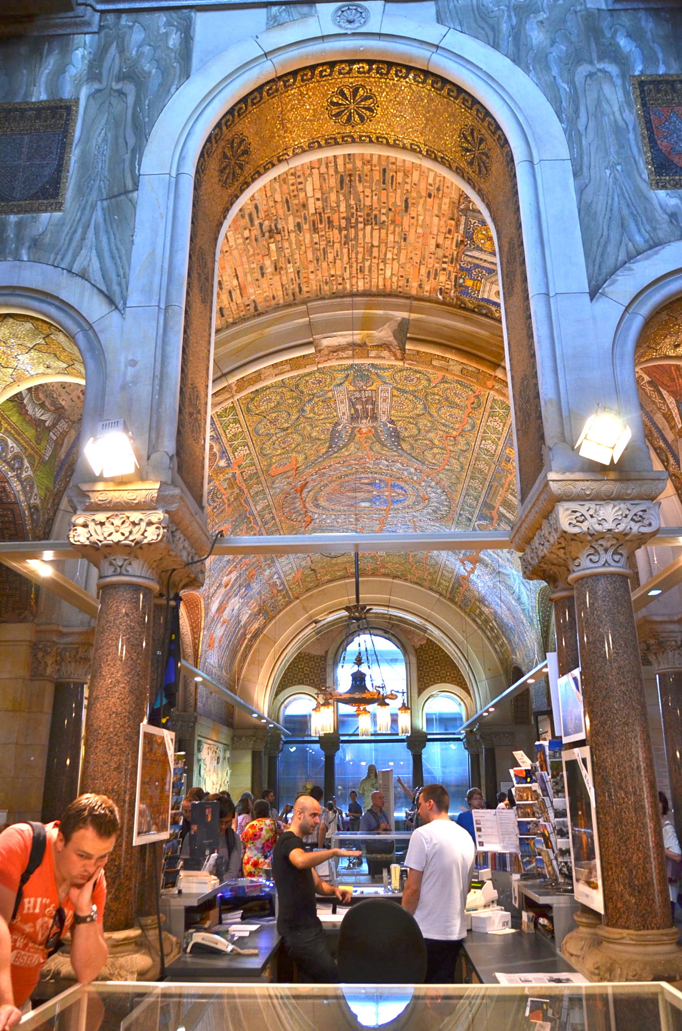 カイザー・ヴィルヘルム記念教会内部