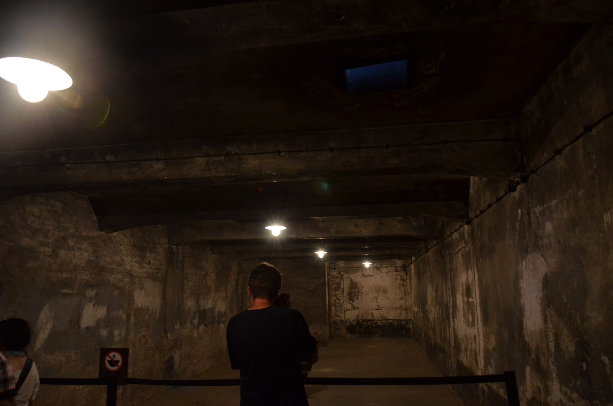 ガス室。右上にある穴から毒ガスを入れた