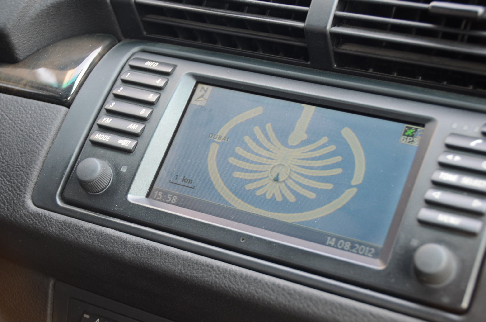 世界最大の人工島パームアイランドをナビで