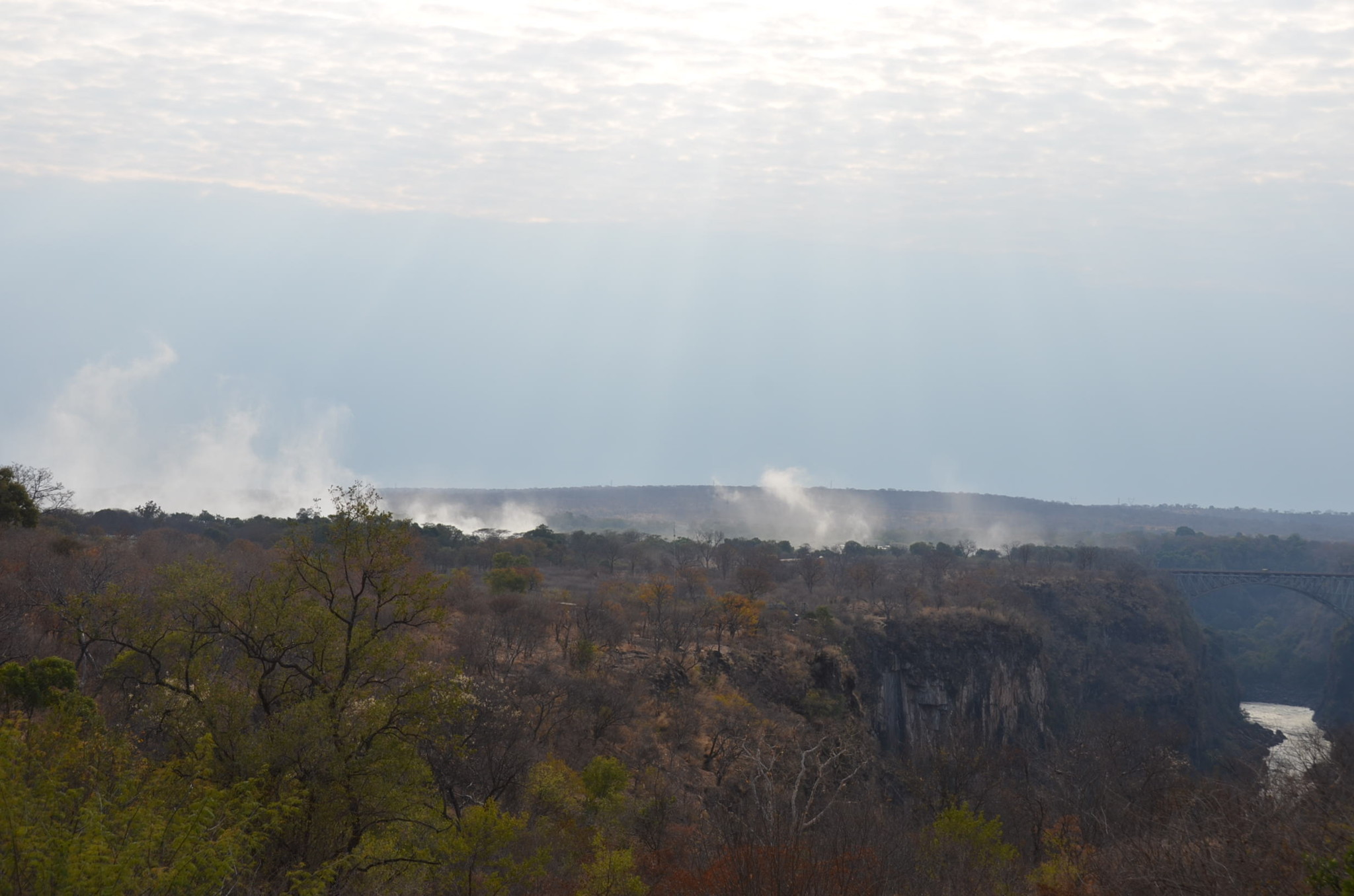 遠くからでも水しぶきがすごい