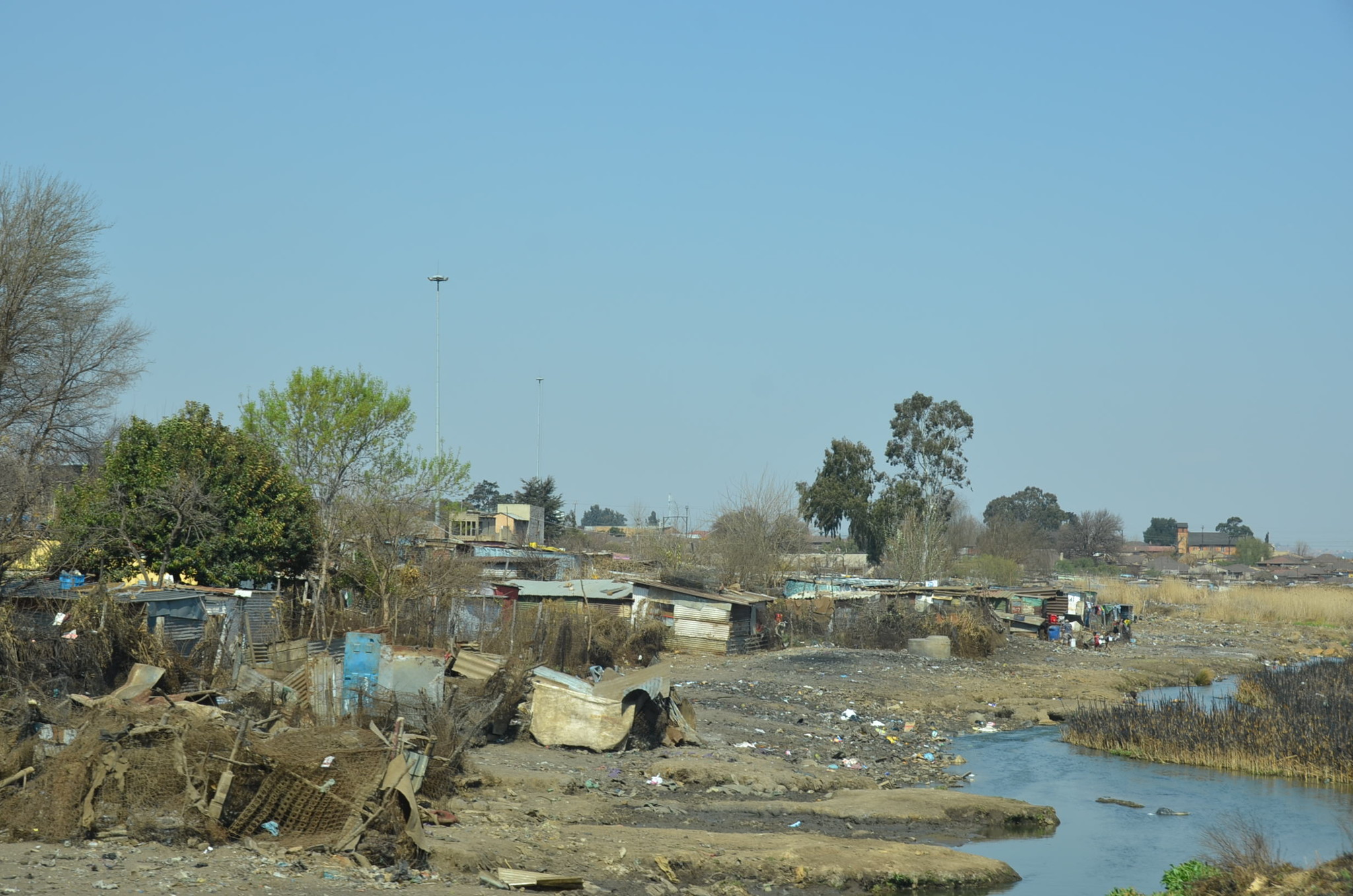 ソウェトにはバラックも立ち並ぶ