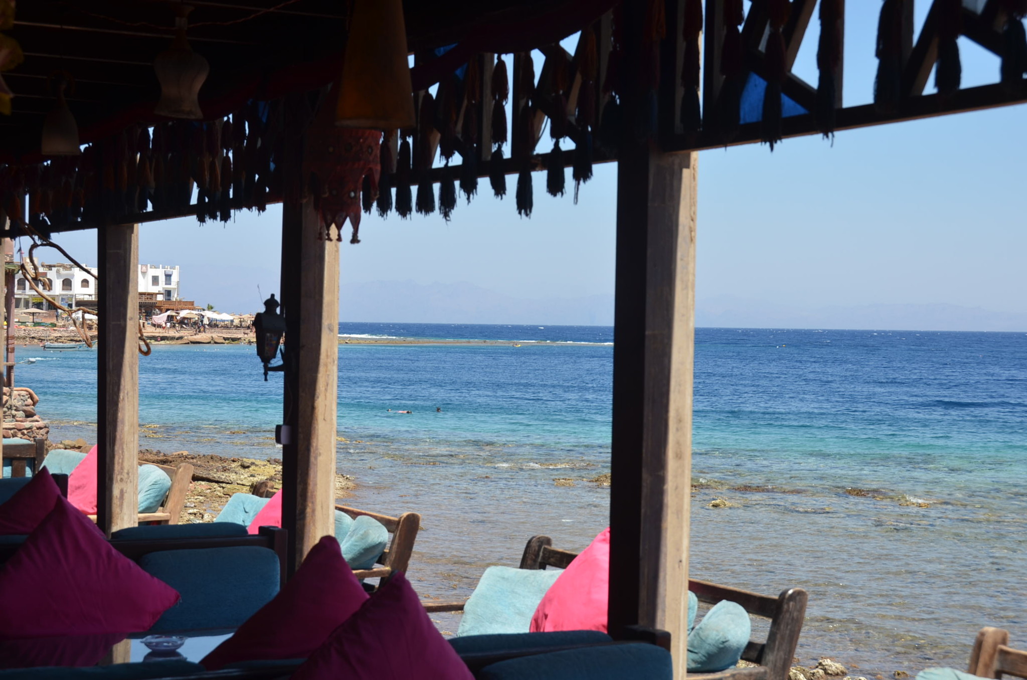 海沿いはレストランになっていて、気持ちいい