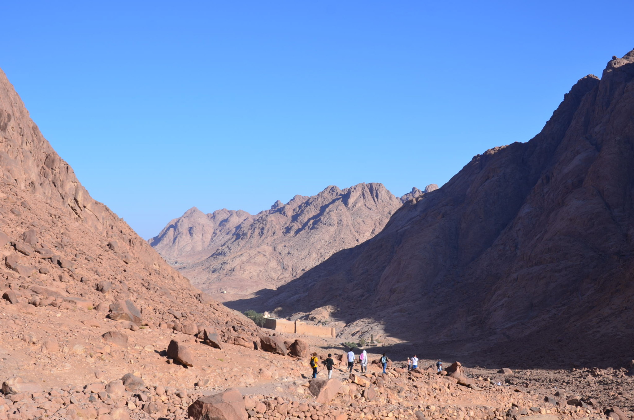 シナイ山からの帰りに聖カトリーナ修道院へ寄ります