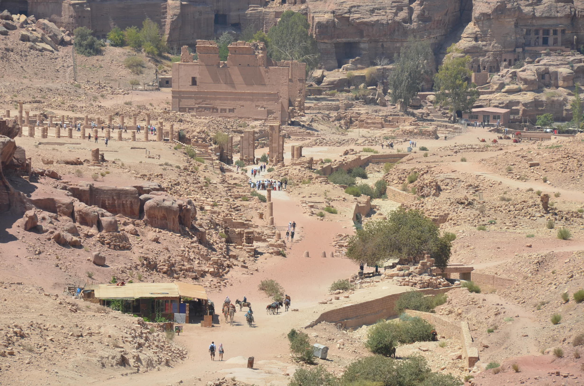 ローマ街道辺り。ちょうど真ん中辺りで日除けがなくかなりキツいエリア