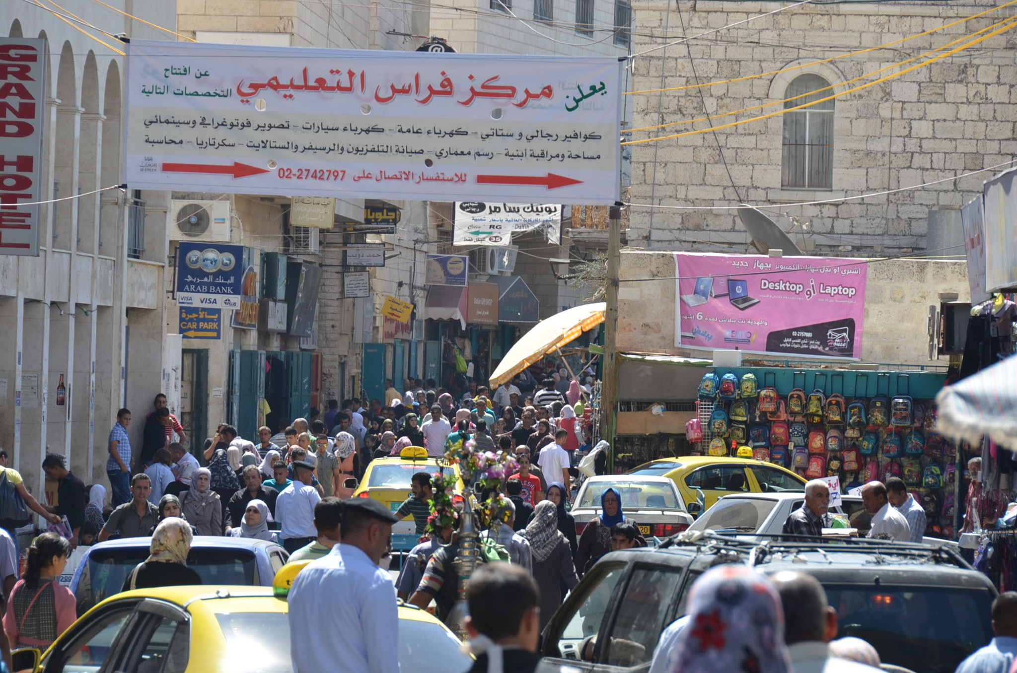 パレスチナ自治区ベツレヘム。賑わっている普通の街に見える