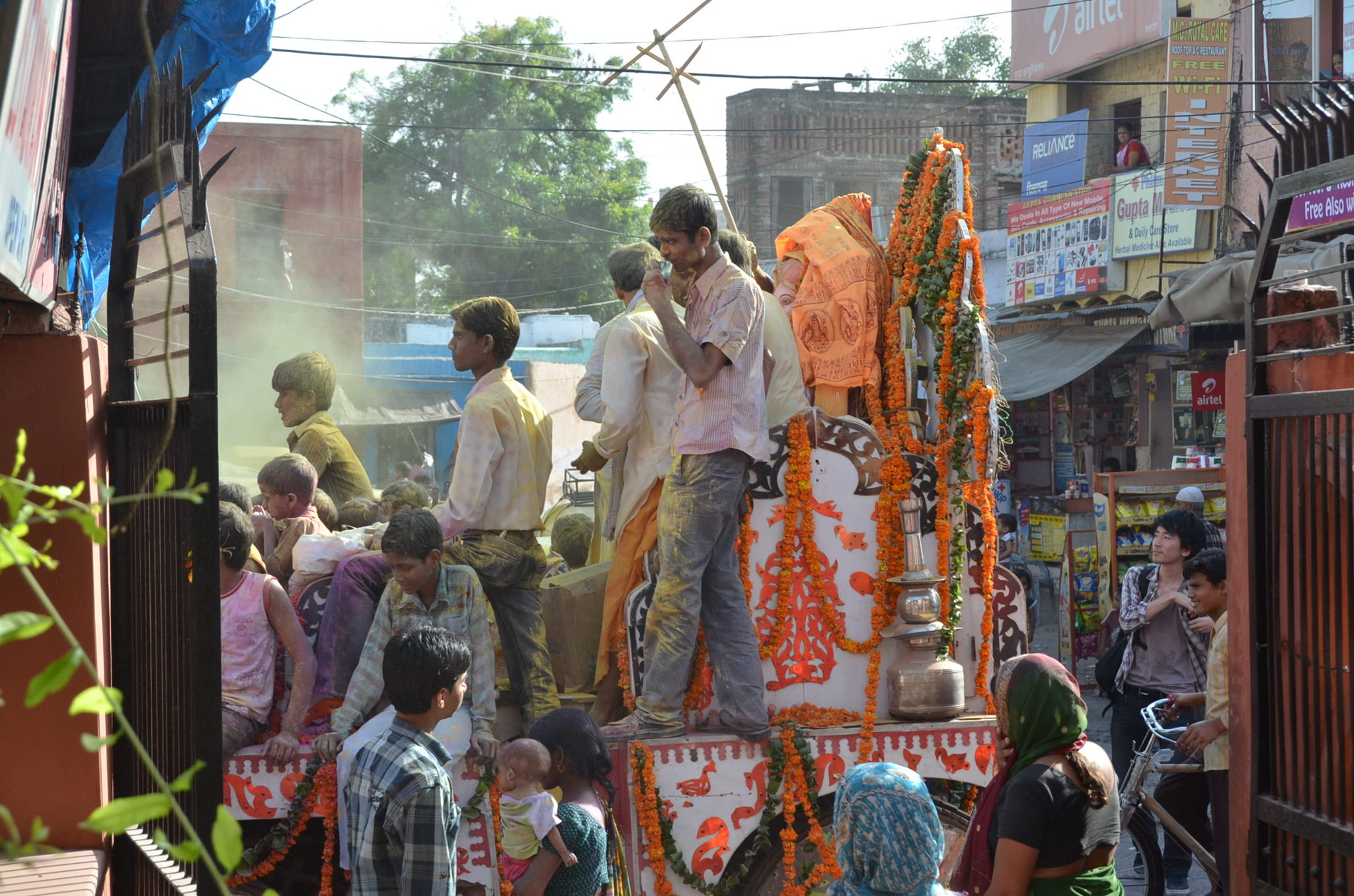 たまたまガネーシャを川に流すという祭りが行われていた