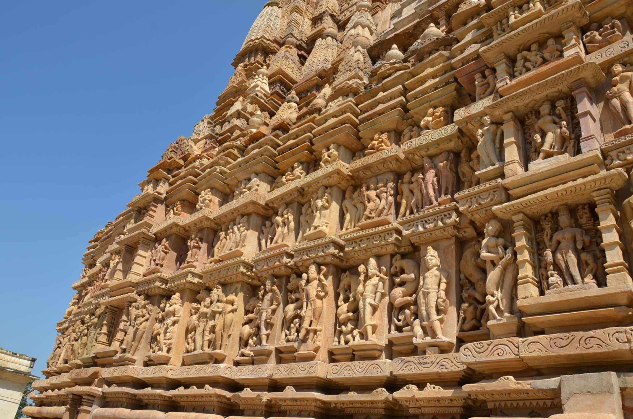 東群寺院。西側と同じような感じ