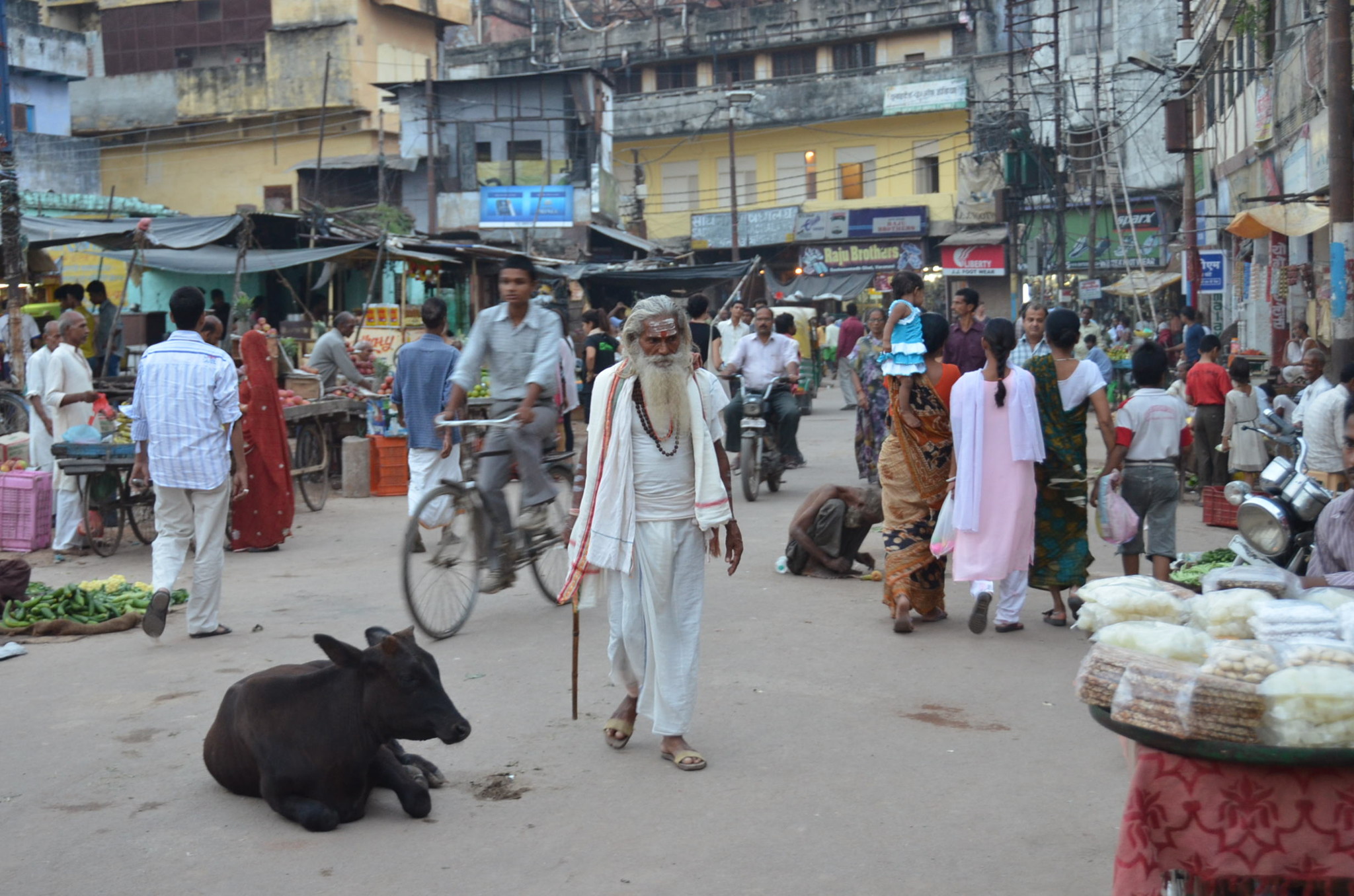 街中は何でもありのカオス状態