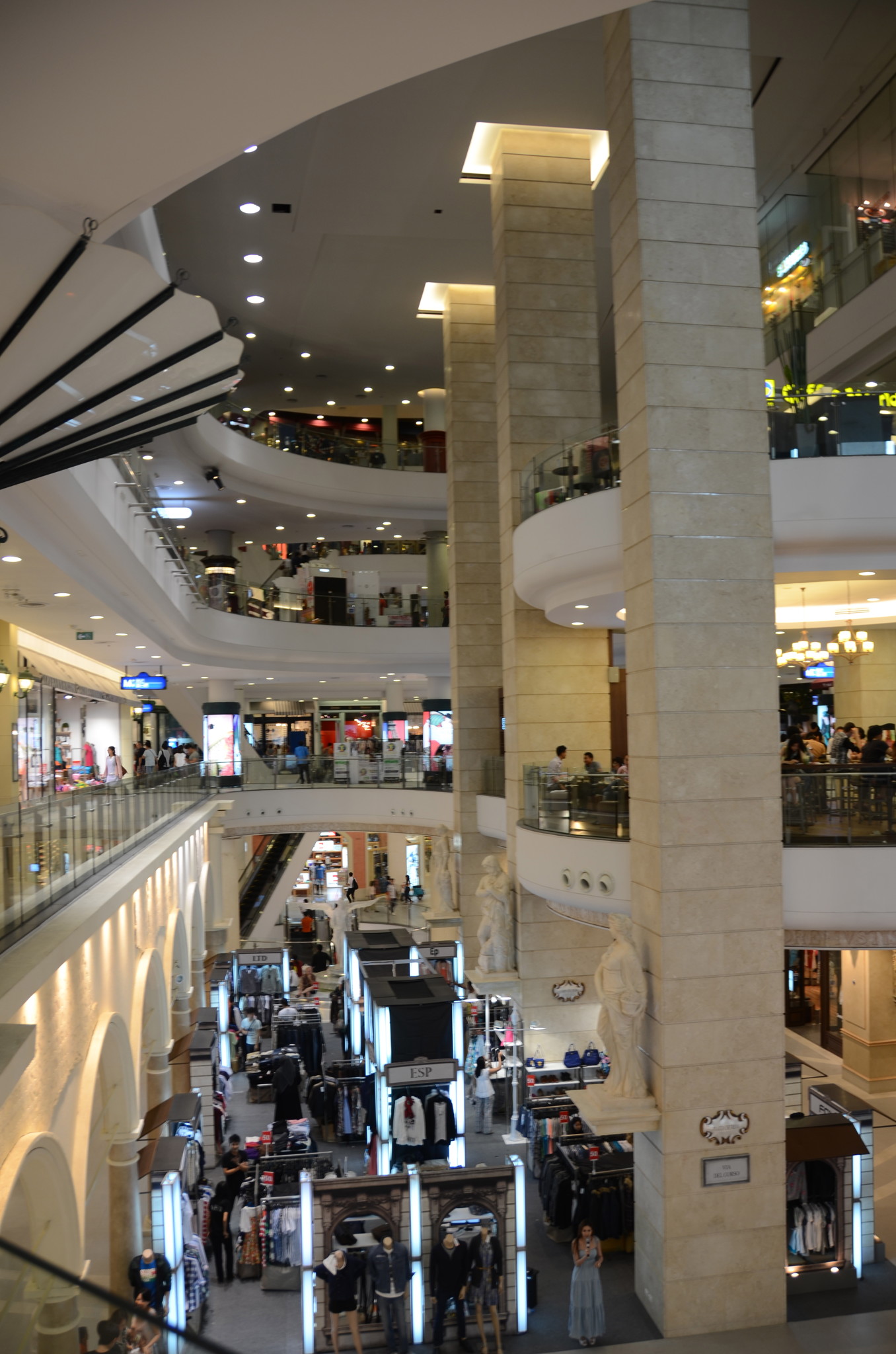 Terminal21。今一番熱いモールらしい