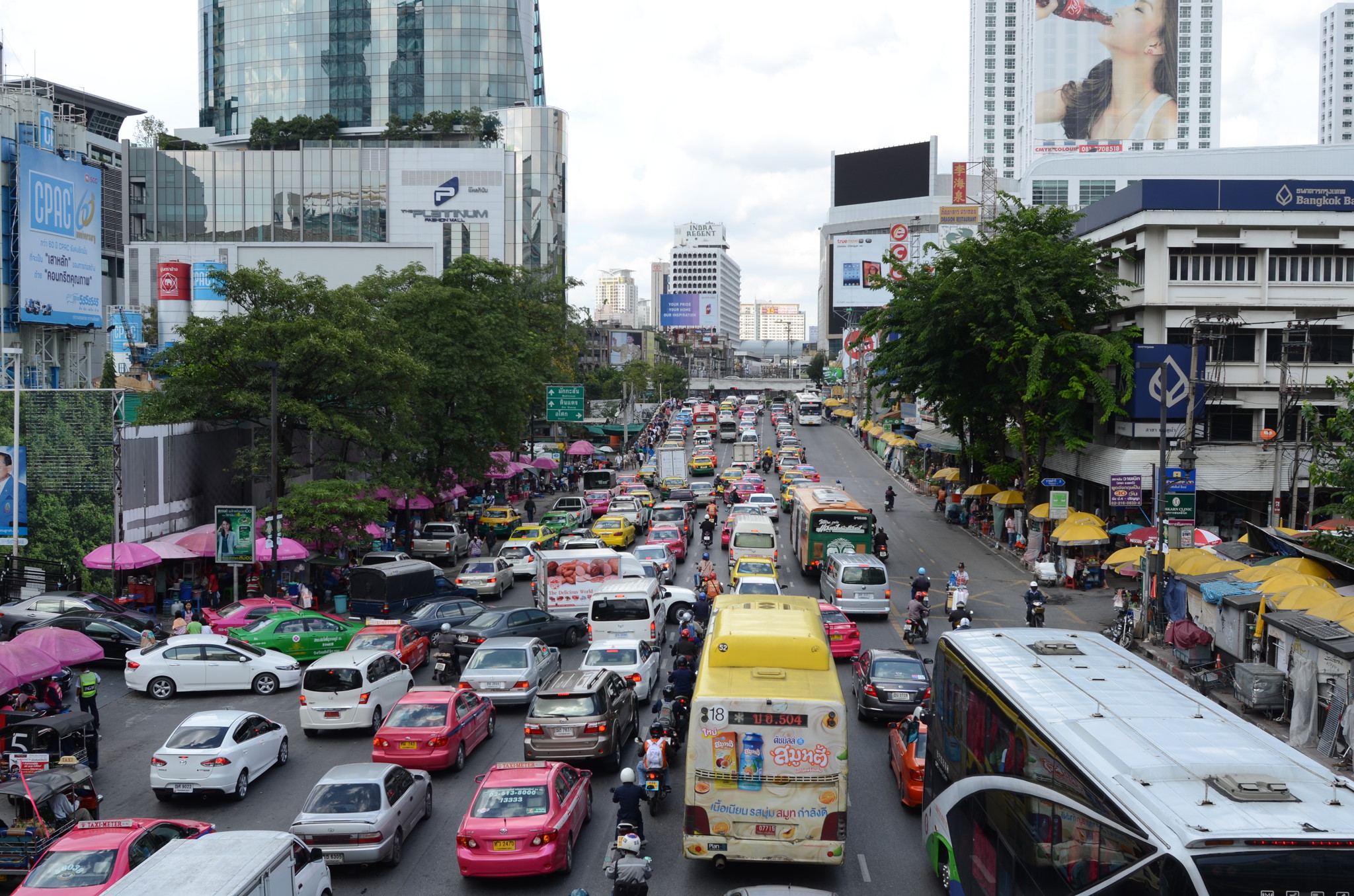 渋滞がすごい。特に夕方はほとんど進まないことも