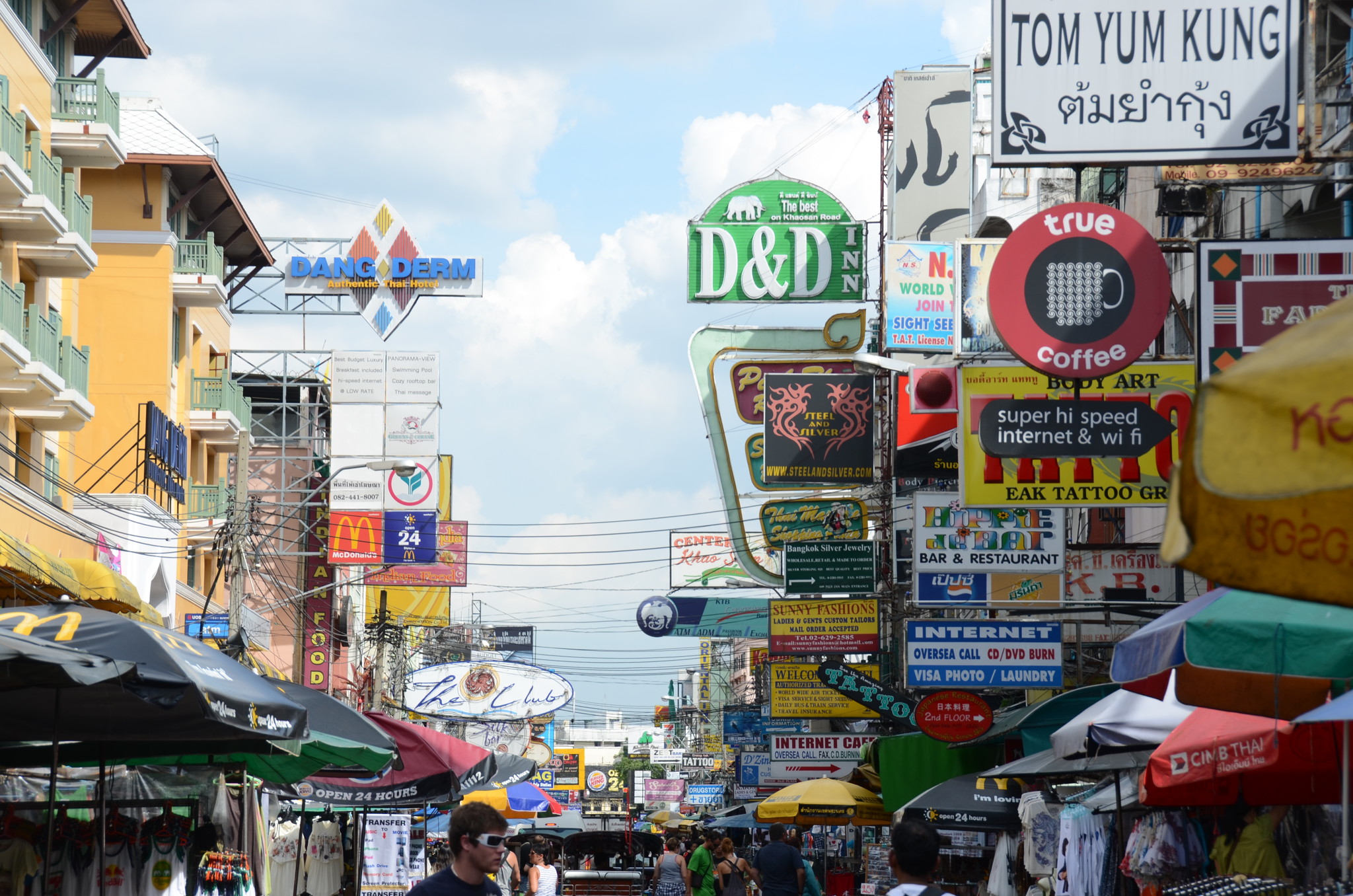 カオサンロード。バックパッカーがたくさん