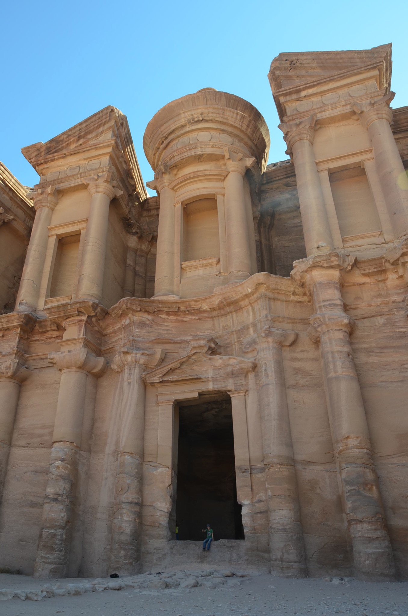 頂上にあるエドディル。エルハズネよりも大きくナチュラル