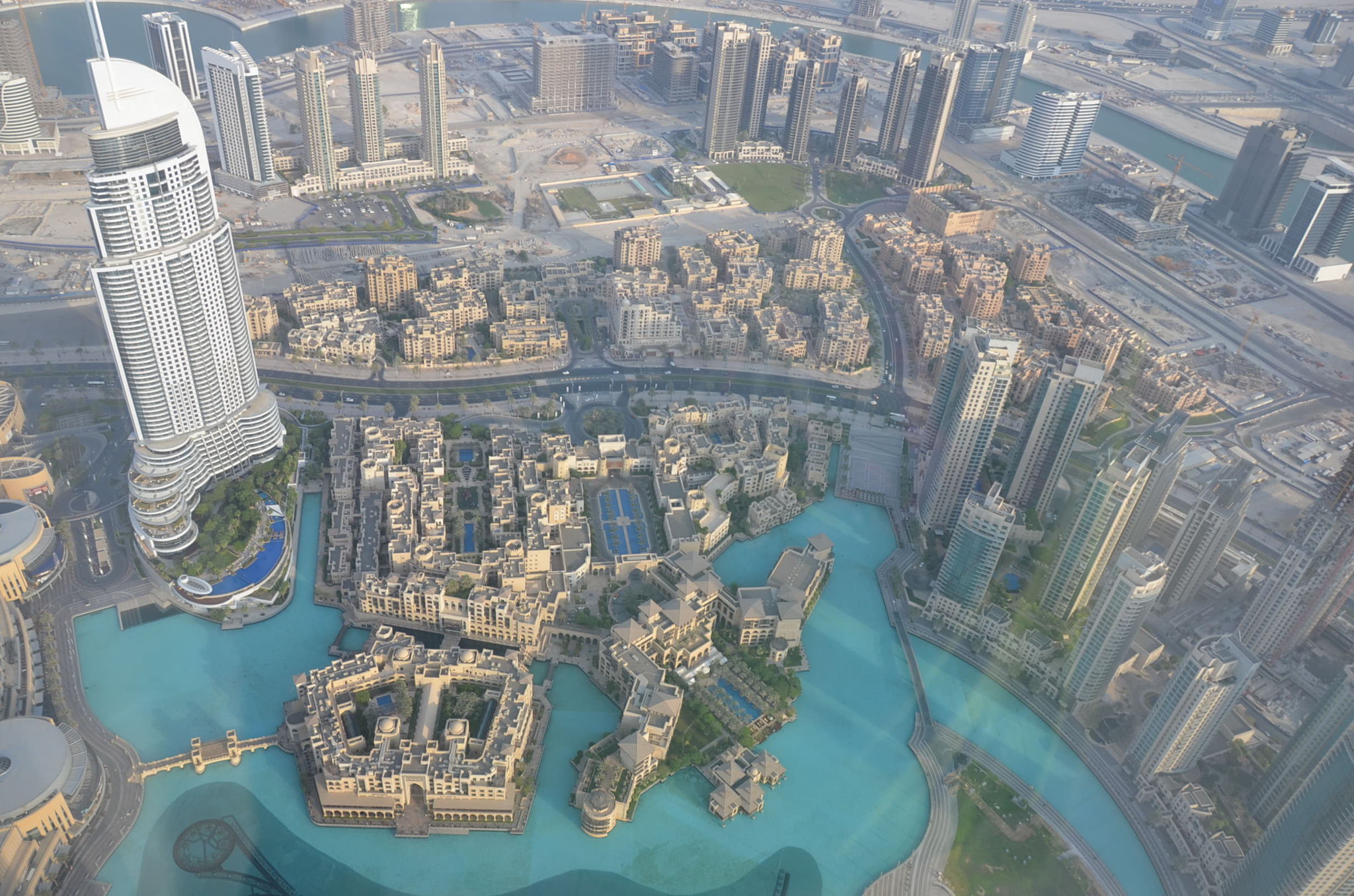 バージュ・ハリファから見ると他のビルがミニチュア