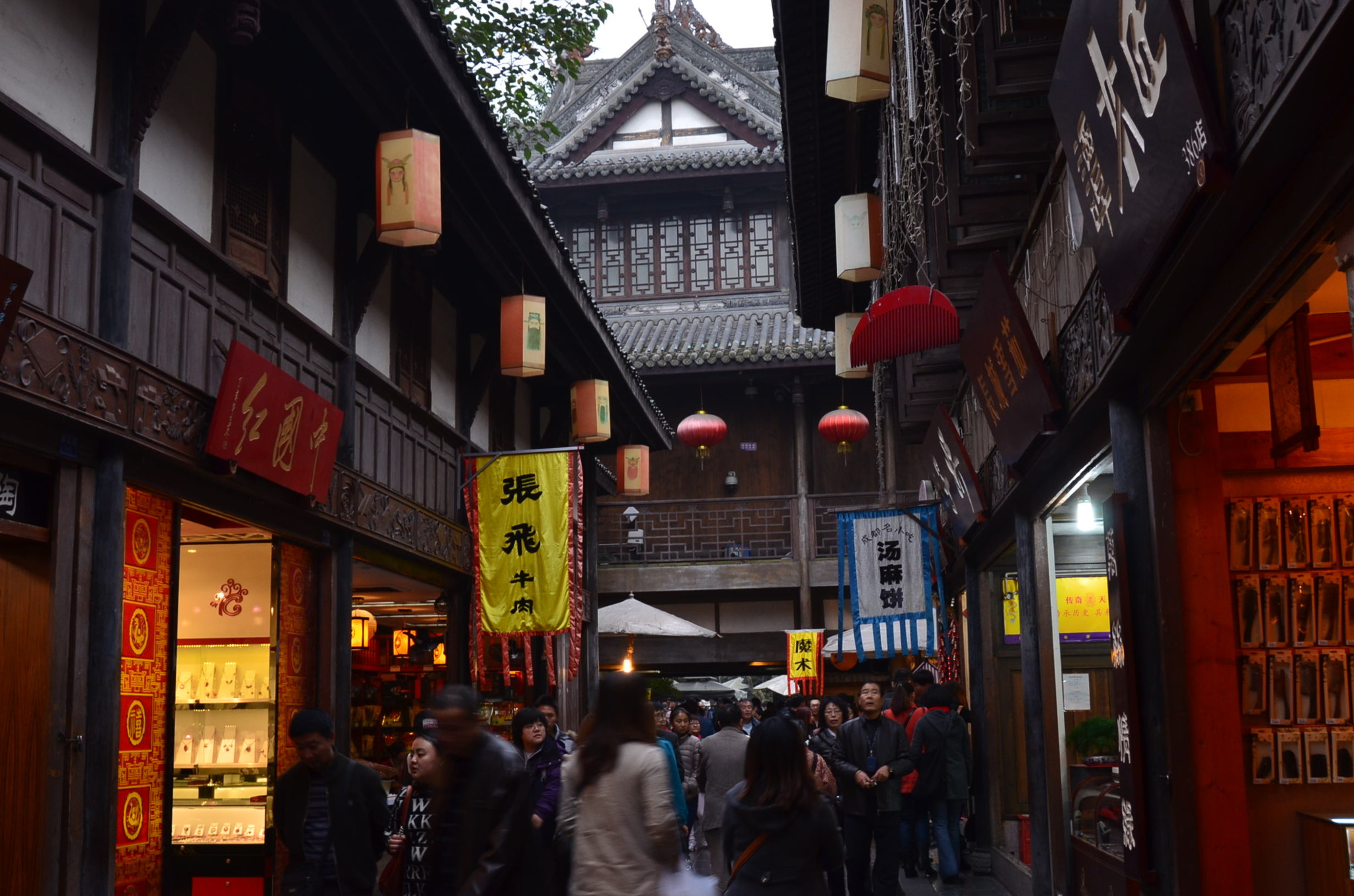 劉備玄徳の陵墓の近く